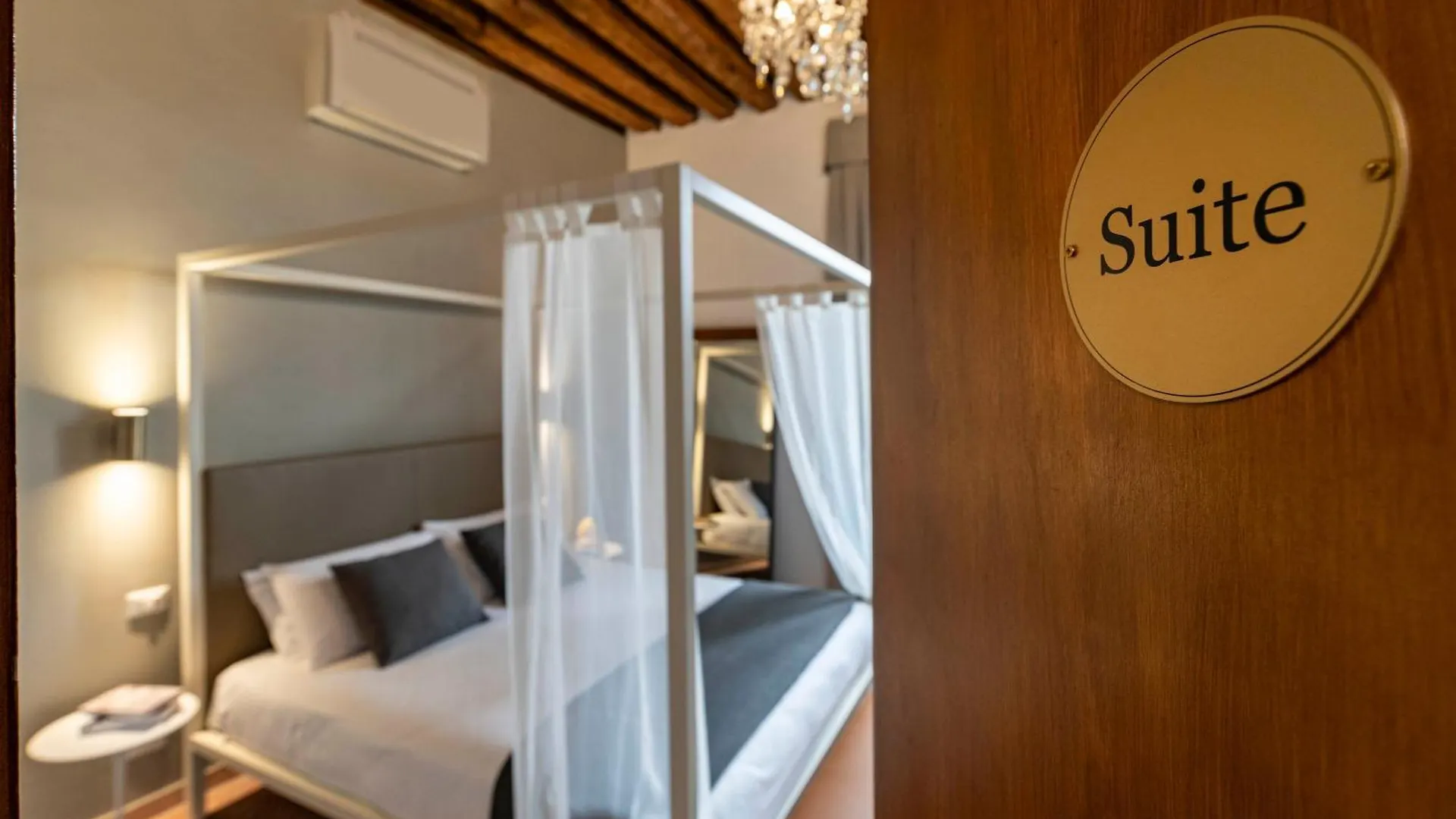 Vivaldi Suites R&R Venice Apartment